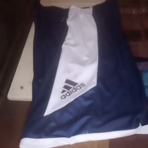 Addias men size med blue shorts